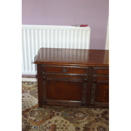 28 - VINTAGE OAK OTTOMAN CUPBOARD
122 X 47 X 62CM