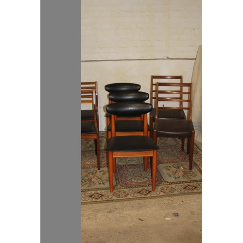 33 - QUANTITY OF RETRO CHAIRS,7 IN TOTAL