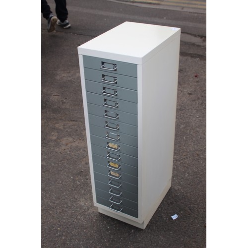 132 - TALL METAL FILING CABINET
28 X 41 X 94CM