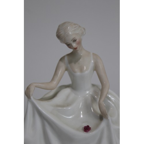 322 - ROYAL DOULTON TRACY FIGURINE
20CM