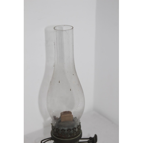 261 - VINTAGE OIL LAMP 30CM