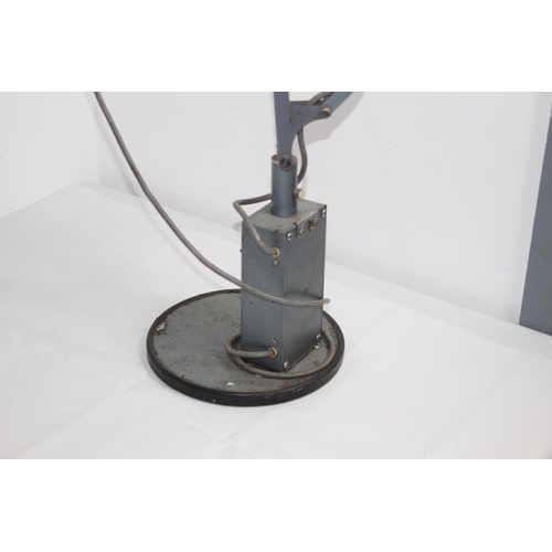 231 - INDUSTRIAL UNDERWRITERS LABORATORIES  MAGNIFYING LAMP
60CM