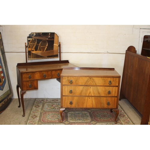 33 - EDWARDIAN CHEST OF DRAWERS AND DRESSING TABLE WITH HONEY COMB HANDLES 
50 X 100 X 122 CM