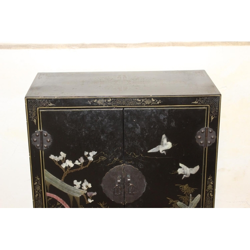 4 - ORIENTAL CABINET 
30 X 61 X 92CM