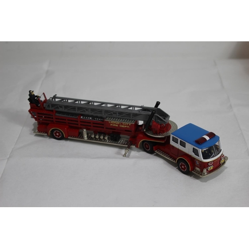 681 - CORGI 51801 AMERICAN LA FRANCE LADDER TRUCK DIECAST MODEL WITH BOX