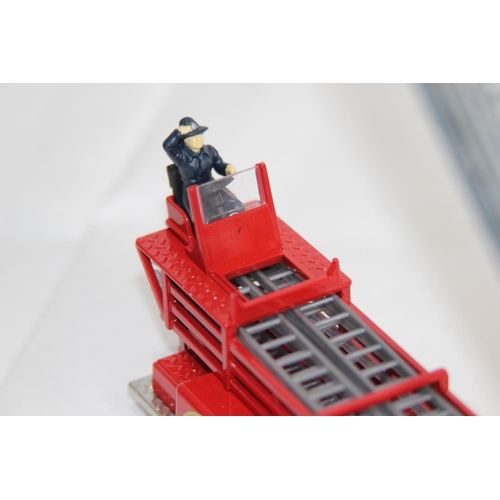 681 - CORGI 51801 AMERICAN LA FRANCE LADDER TRUCK DIECAST MODEL WITH BOX