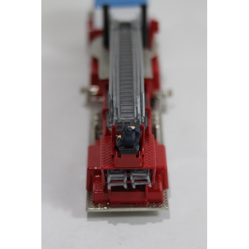 681 - CORGI 51801 AMERICAN LA FRANCE LADDER TRUCK DIECAST MODEL WITH BOX