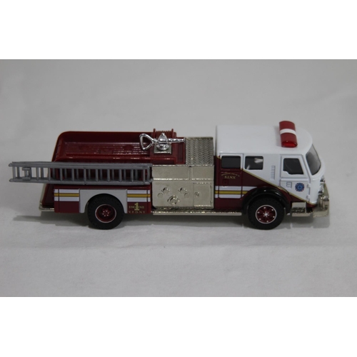 684 - CORGI 51701 Staten Island PUMPER DIECAST MODEL WITH BOX
