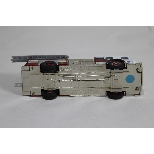 684 - CORGI 51701 Staten Island PUMPER DIECAST MODEL WITH BOX