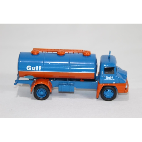709 - CORGI 30401 GULF OIL ELLIPTICAL TANKER DIECAST MODEL WITH BOX