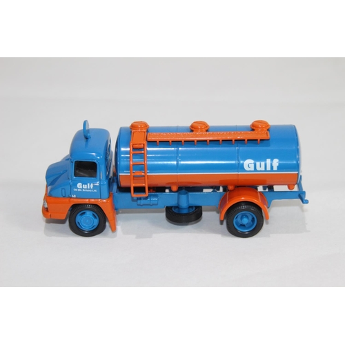 709 - CORGI 30401 GULF OIL ELLIPTICAL TANKER DIECAST MODEL WITH BOX