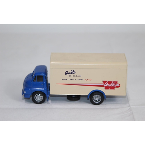 721 - CORGI 19304 BEDFORD S BOX VAN - WALLS DIECAST MODEL WITH BOX
