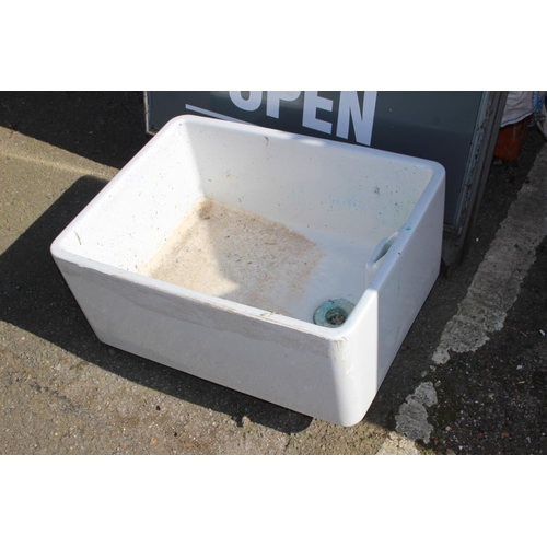 107 - TWYFORD CHINA BELFAST SINK
61 X 46 X 30CM