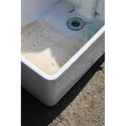 107 - TWYFORD CHINA BELFAST SINK
61 X 46 X 30CM