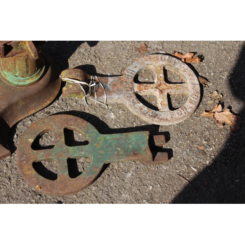 117 - VINTAGE SCALES A/F AND A PAIR OF OLD TRACTOR PEDDLES