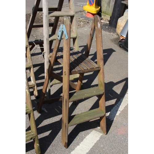 120 - QUANTITY OF WOODEN LADDERS 
145CM