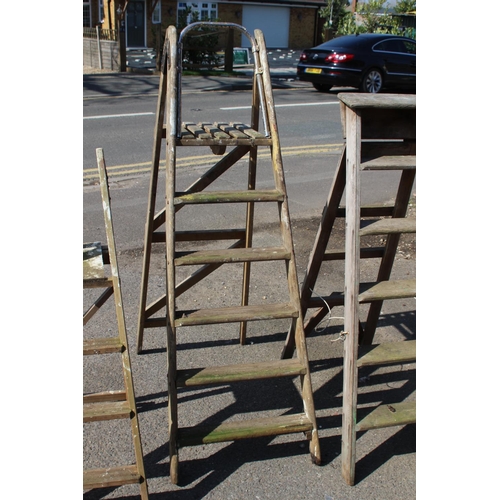 120 - QUANTITY OF WOODEN LADDERS 
145CM