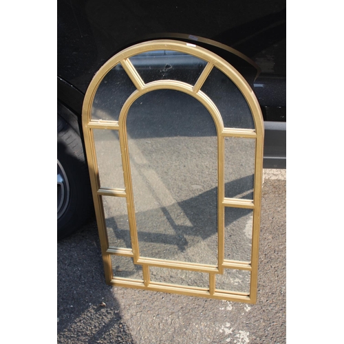 161 - DOMED TOPPED MIRROR
75 X 45CM