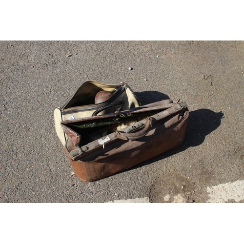 445 - VINTAGE LAWN BOWLS AND BAGS