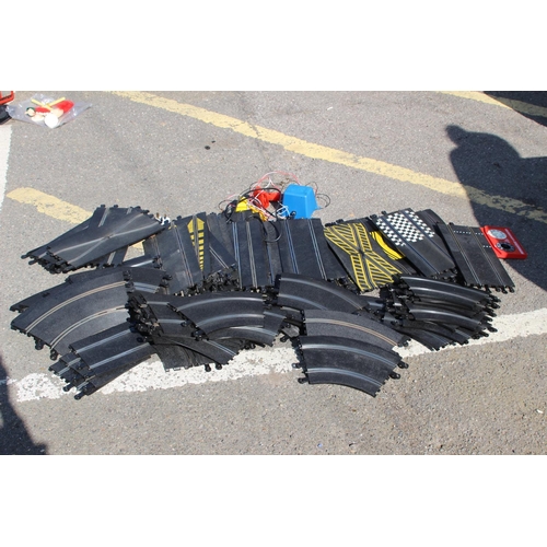 821 - QUANTITY OF SCALEXTRIC TRACK ETC