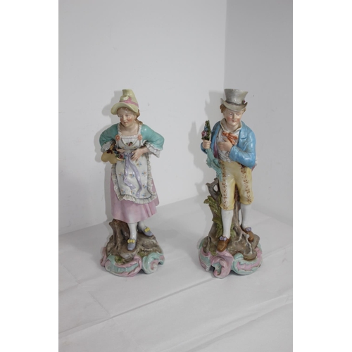 264 - PAIR OF VINTAGE FIGURES COUNTRY COUPLE 
41CM