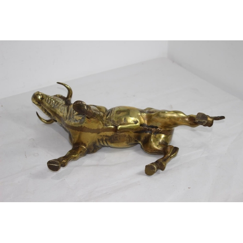 348 - HEAVY BRASS BULL 
47CM