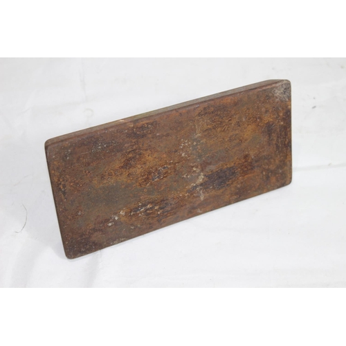 354 - ANTIQUE SNOOKER TABLE IRON BY RILEY