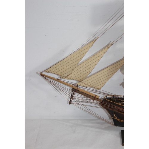 422 - BARCO ARTSANIA FREGATE 18 CMC SICCLE MODEL BOAT 
90 X 60CM