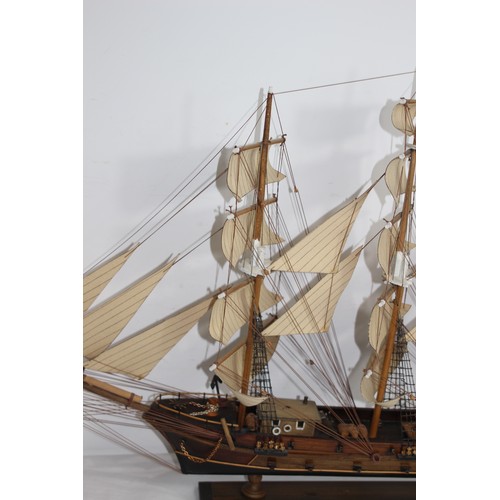 422 - BARCO ARTSANIA FREGATE 18 CMC SICCLE MODEL BOAT 
90 X 60CM