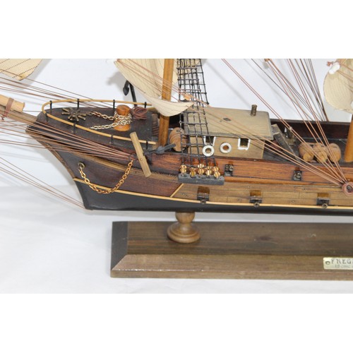 422 - BARCO ARTSANIA FREGATE 18 CMC SICCLE MODEL BOAT 
90 X 60CM