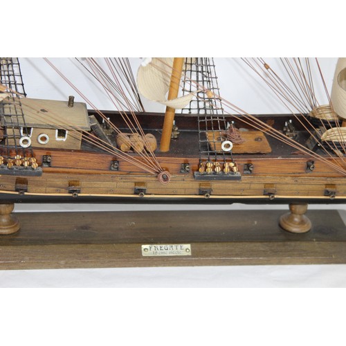 422 - BARCO ARTSANIA FREGATE 18 CMC SICCLE MODEL BOAT 
90 X 60CM