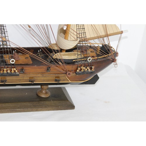 422 - BARCO ARTSANIA FREGATE 18 CMC SICCLE MODEL BOAT 
90 X 60CM