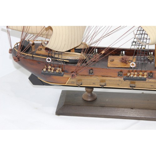 422 - BARCO ARTSANIA FREGATE 18 CMC SICCLE MODEL BOAT 
90 X 60CM