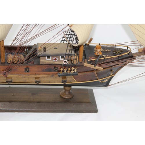 422 - BARCO ARTSANIA FREGATE 18 CMC SICCLE MODEL BOAT 
90 X 60CM