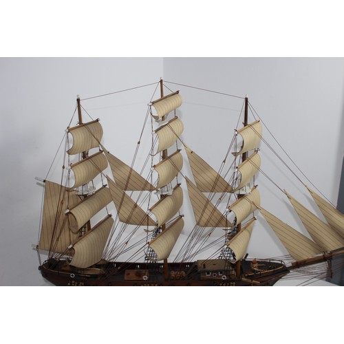 422 - BARCO ARTSANIA FREGATE 18 CMC SICCLE MODEL BOAT 
90 X 60CM