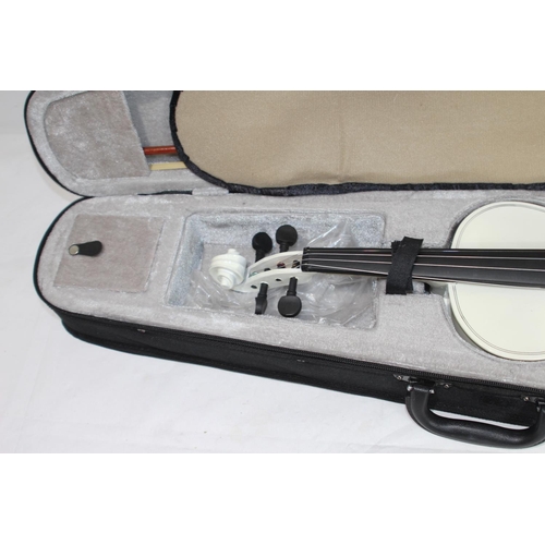 386 - CASED VIOLIN
BACK MEASURES 30CM