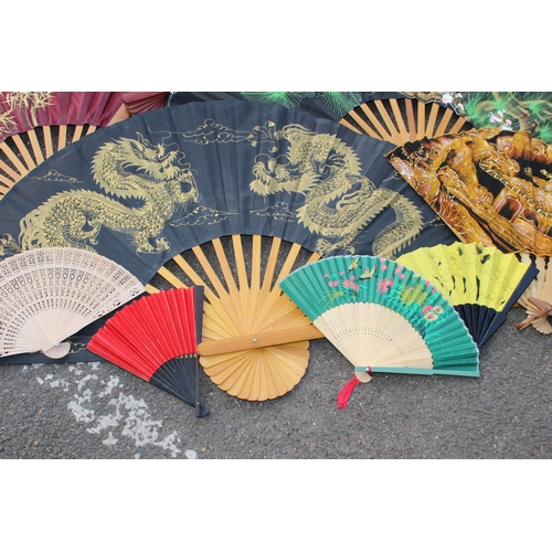 400 - QUANTITY OF ORIENTAL FANS
88CM