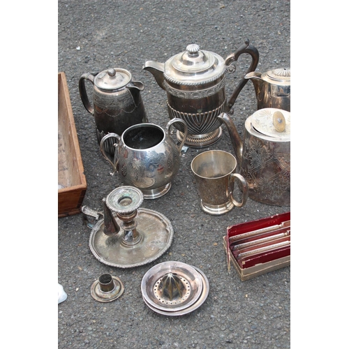 408 - BOX OF METALWARE