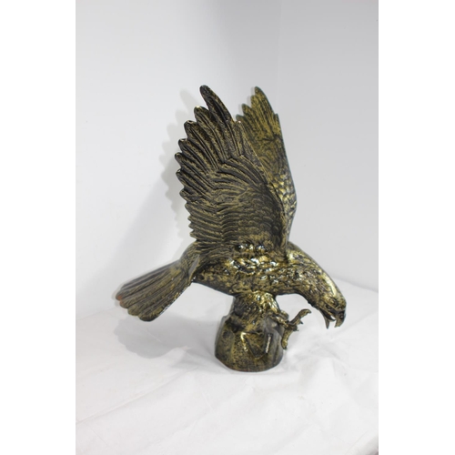 412 - VINTAGE CAST IRON HEAVY EAGLE 
64 X 64CM