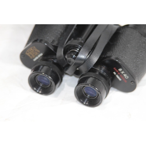 424 - PAIR OF 8 X 40 FIESTA BINOCULARS