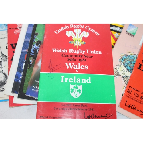 457 - QUANTITY OF VINTAGE RUGBY AND FOOTBALL PROGRAMMES