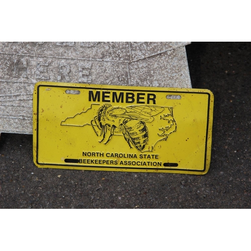 462 - 2 X METAL HONEY BEE SIGNS
43 X 43CM