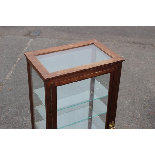 70 - VINTAGE DISPLAY CABINET
40 X 76 X 26CM