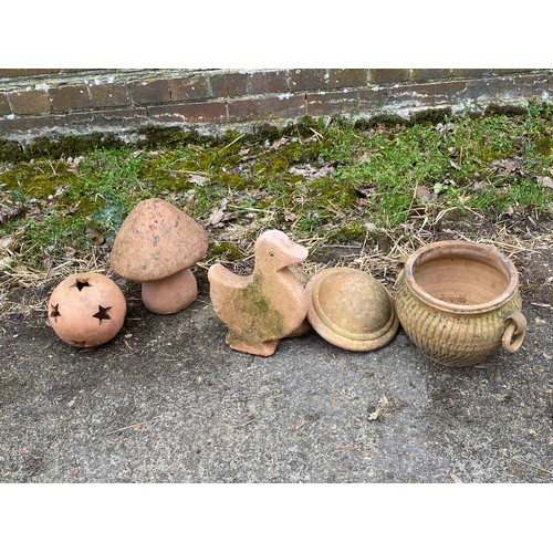 140 - QUANTITY OF TERRACOTTA 
26CM