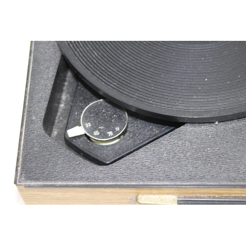 476 - RETRO FIDELITY PORTABLE TURNTABLE