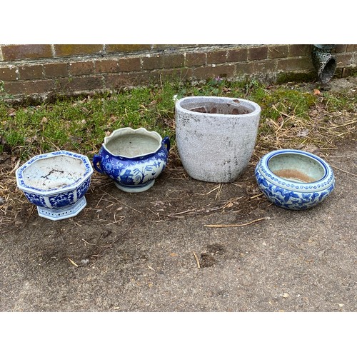 141 - QUANTITY OF BLUE AND WHITE CERAMIC PLANTERS ETC 
30CM