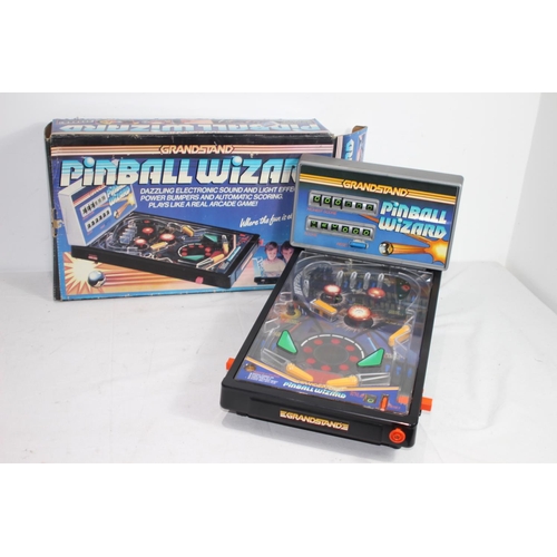 818A - VINTAGE GRANDSTAND PINBALL WIZARD GAME