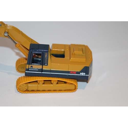 273 - TOMICA DANDY KOMATSU PC200 EXCAVATOR BAGGER DIE-CAST MODEL WITH BOX