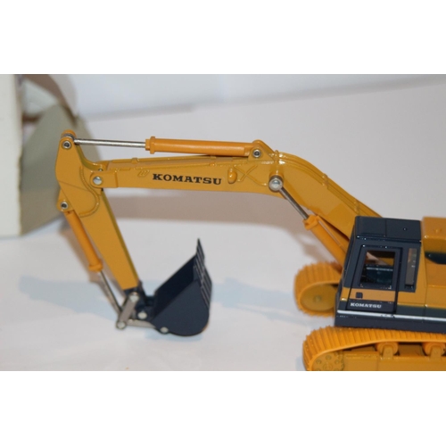 273 - TOMICA DANDY KOMATSU PC200 EXCAVATOR BAGGER DIE-CAST MODEL WITH BOX