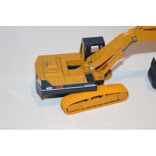 273 - TOMICA DANDY KOMATSU PC200 EXCAVATOR BAGGER DIE-CAST MODEL WITH BOX